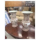 Lot of 2 vases