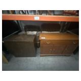 Lot of 4 chairs and cabinets