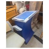 Lot of 6 assorted podiums
