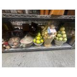 1 shelf of assorted ceramic decoration