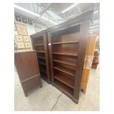 Lot of 2 wood bookshelves