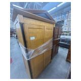 Lot of 2 wood cabinets