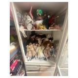 Lot of assorted dolls (furniture not included)