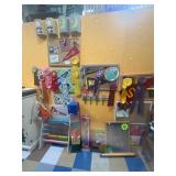 Lot of assorted wall decorations
