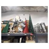 Lot of 14 assorted decorations