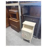 Lot of 8 assorted furniture