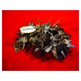 LARGE LOT 0F MIXED KEYS