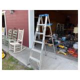 Aluminum Step Ladder with Blue Top