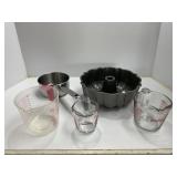 Kitchen Bakeware and Measuring Cup Set