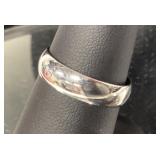 10 KT White Gold Band Ring, Size 8.5
