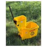 Commercial mop bucket