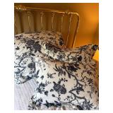 Queen Size Comforter and Shams
