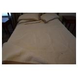 Bedspread with shams