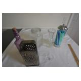 Water carafe, shredder, jar with crack, straw