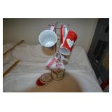 Hanger with 4 cups and coasters