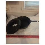 Cast iron skillet with lid, no number or name