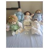 Assortment of cabbage patch dolls