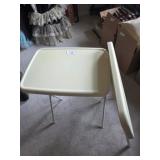 2 TV trays