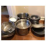 Miscellaneous pots/strainers and bowls