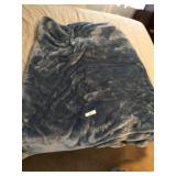 Soft throw blanket