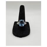 Sterling 925 Ring w Blue Center Stone- 6.4 Grams