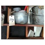 metal ice scoop, metal pan, white/red enamel