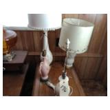 4 assorted table lamps, 21x15x54 coffee table