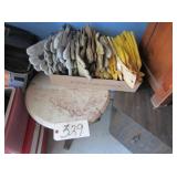 marble round top table, gloves
