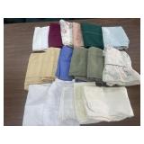 Lot of pillowcases including 5 zippered pillow
