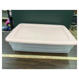 Sterilite 28qt tote with lid