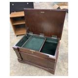 Small life chest with tray, felt lined, no key