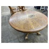 Oak claw foot table with leaf & 6 chairs, has