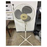 Lake breeze oscillating floor fan