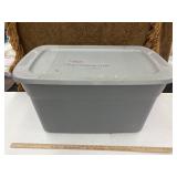 Sterilite tote with lid