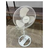 Pelonis floor oscillating fan