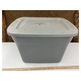 Sterilite tote with lid