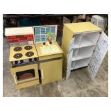 Childrens kitchen set, needs some tlc