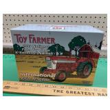1/16 IH 660 collector edition Toy farmer