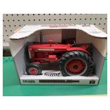 1/16 IH Farmall 650 deisel