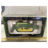 1/16 John Deere 420 crawler w/ blade collector