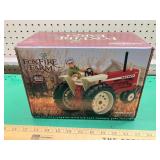 1/16 IH Farmall 1206 Foxfire farm, Warren