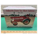 1/16 IH Farmall 560 Lafayette farm toy show