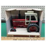 1/16 IH Farmall 1456