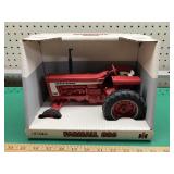 1/16 IH Farmall 806