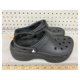 Crocs size W6