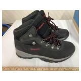 Columbia size 7 1/2, dirty soles