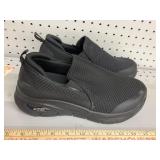 Sketchers size 8