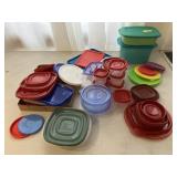 Lot  of plastic ware