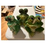 3 frog lawn decoration