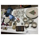 Setting of 4 Christmas Dishes & more